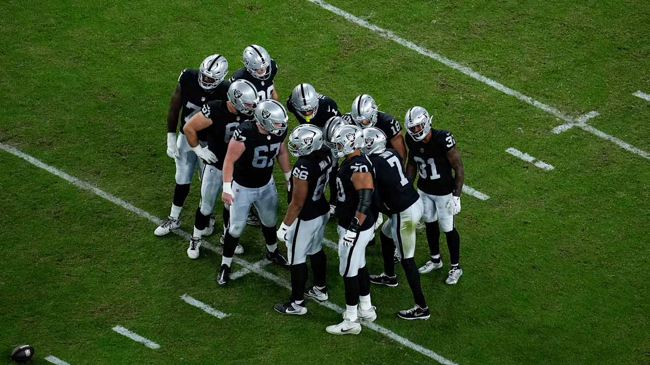 Raiders offense defined more by missteps than momentum
