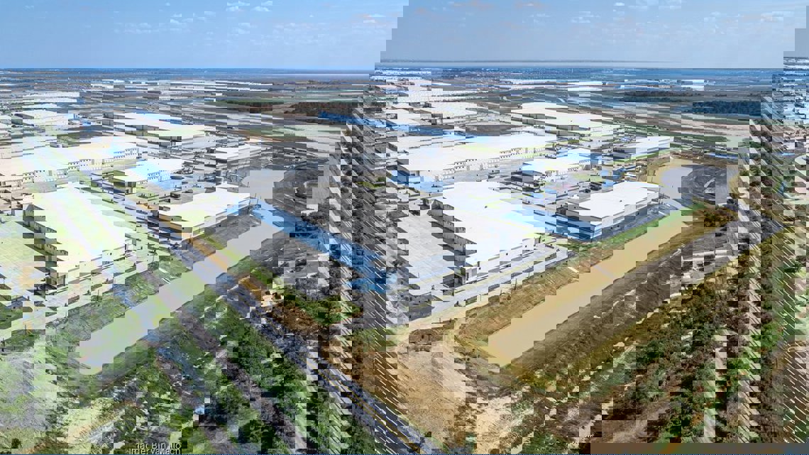 Tesla begins hiring for workers at its new $200M Houston-area manufacturing plant