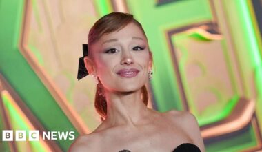 Man who grabbed Ariana Grande at premiere banned from Singapore