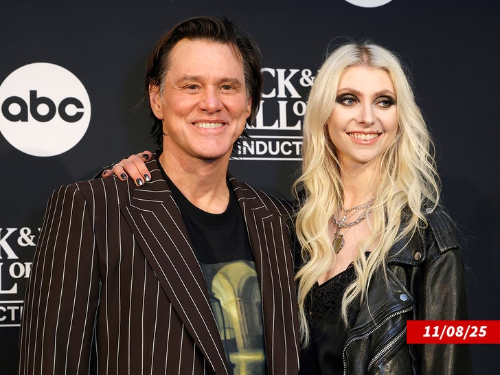 taylor momsen and jim carrey getty 1