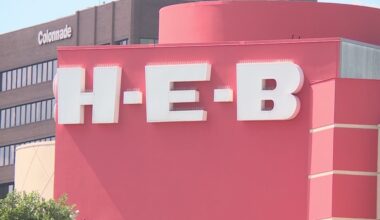 When is H-E-B open the week of Thanksgiving 2024?