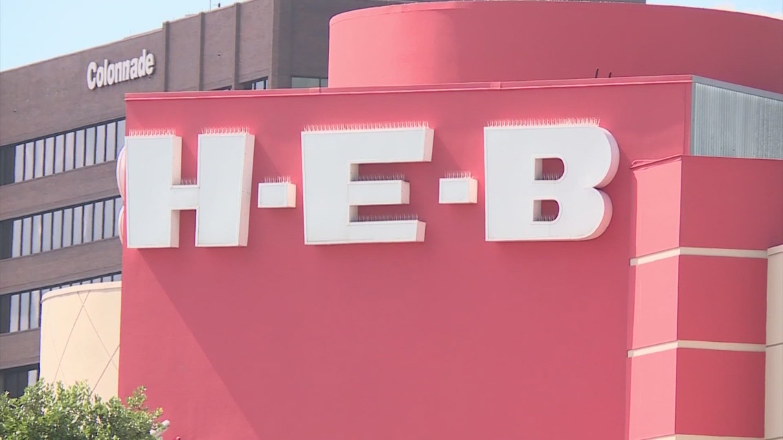 When is H-E-B open the week of Thanksgiving 2024?