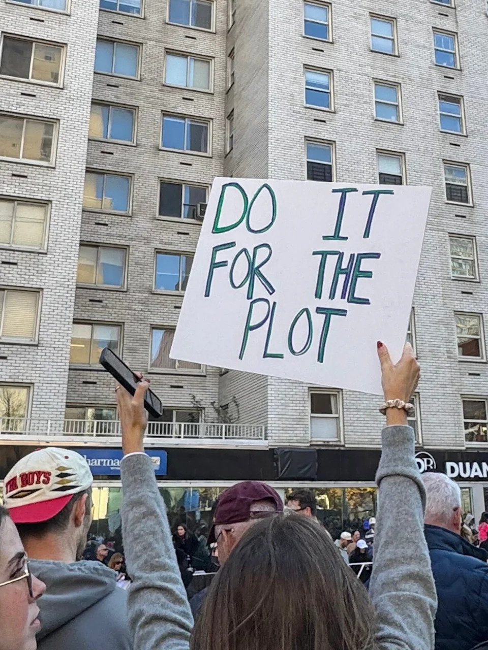 Here are the funniest signs of the 2025 New York City Marathon