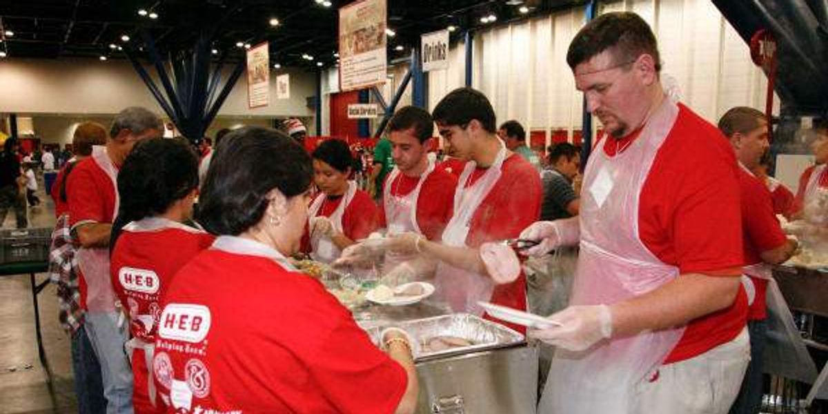 H-E-B seeks volunteers for feast at Dickies Arena Fort Worth