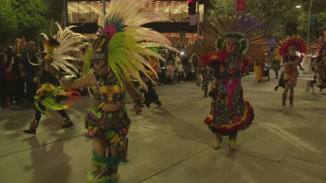 Thousands honor loved ones and celebrate Hispanic culture at Houston’s Día de los Muertos festival