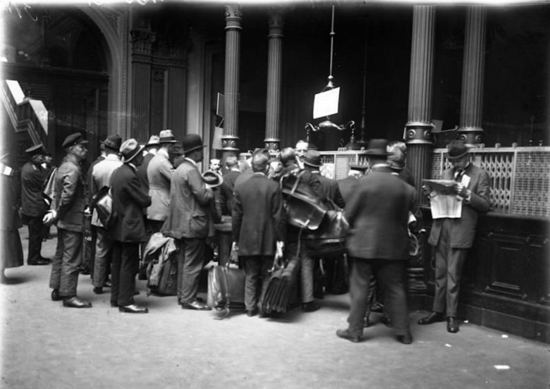 People queuing to withdraw cash from a bank in Berlin in the 1920s