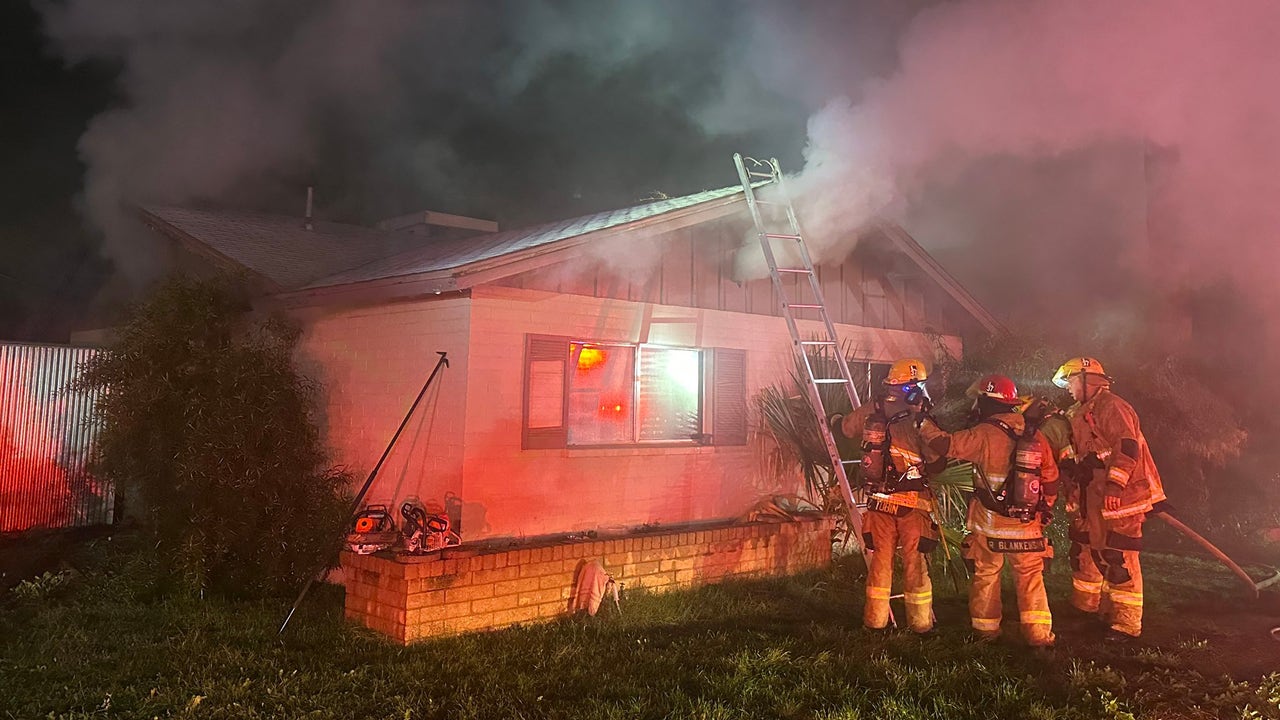 Crews battle house fire in north Phoenix