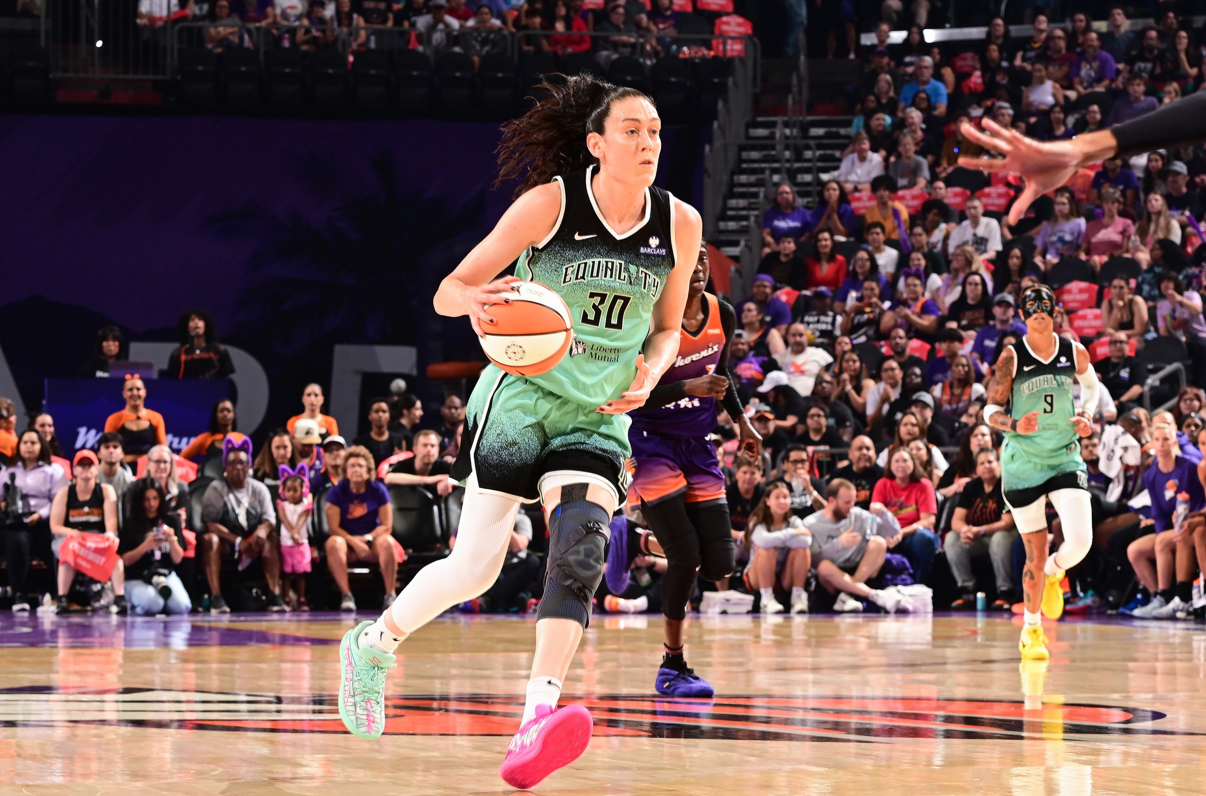 PHOENIX, AZ - SEPTEMBER 19: Breanna Stewart #30 of the New York Liberty handles the ball during the game against the Phoenix Mercury on September 19, 2025 at PHX Arena in Phoenix, Arizona. NOTE TO USER: User expressly acknowledges and agrees that, by downloading and or using this photograph, user is consenting to the terms and conditions of the Getty Images License Agreement. Mandatory Copyright Notice: Copyright 2025 NBAE (Photo by Kate Frese/NBAE via Getty Images)