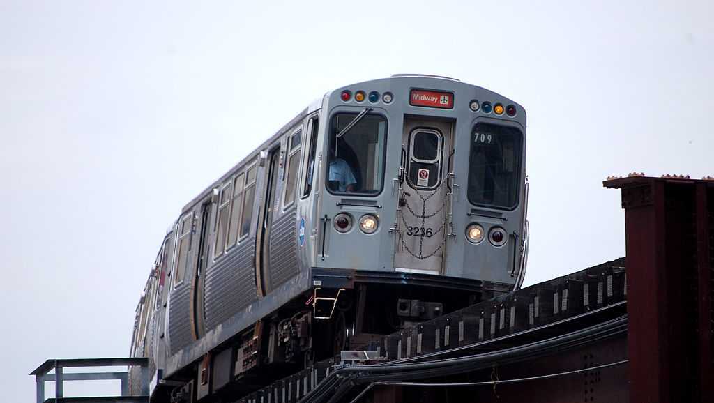 Man sets fire to a woman on a Chicago L train before fleeing, police say