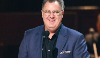 Vince Gill making acceptance speech
