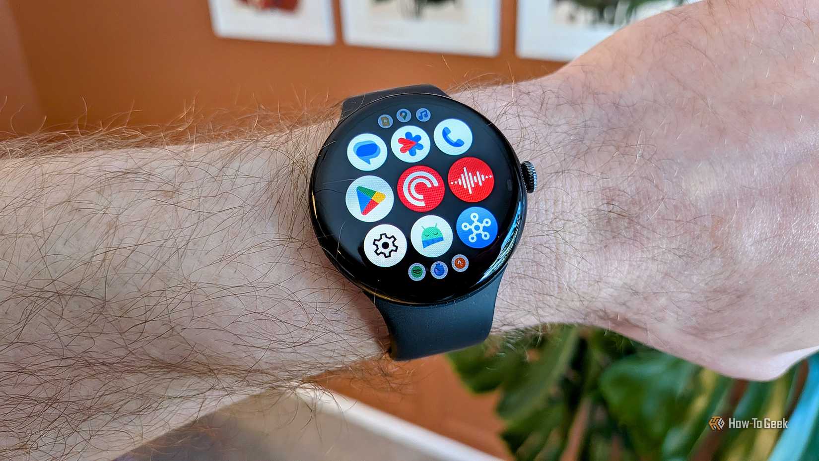 Google Pixel Watch 4 app list.