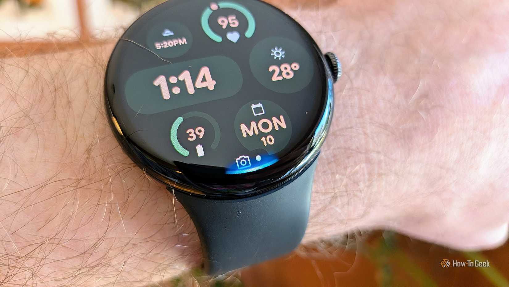 Google Pixel Watch 4 Gemini glow at bottom of screen.