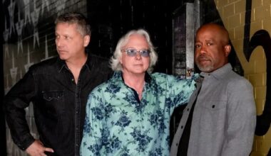 Darius Rucker, Mike Mills & Steve Gorman Play 1st Howl Owl Howl Show