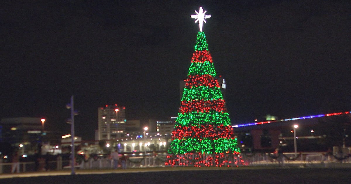 Massive crowds celebrate Riverfront Plaza opening and annual Christmas Tree Lighting in downtown Jax – Action News Jax