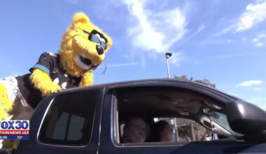 Jacksonville Jaguars current and former players help hand out Thanksgiving turkeys to 600 families – Action News Jax