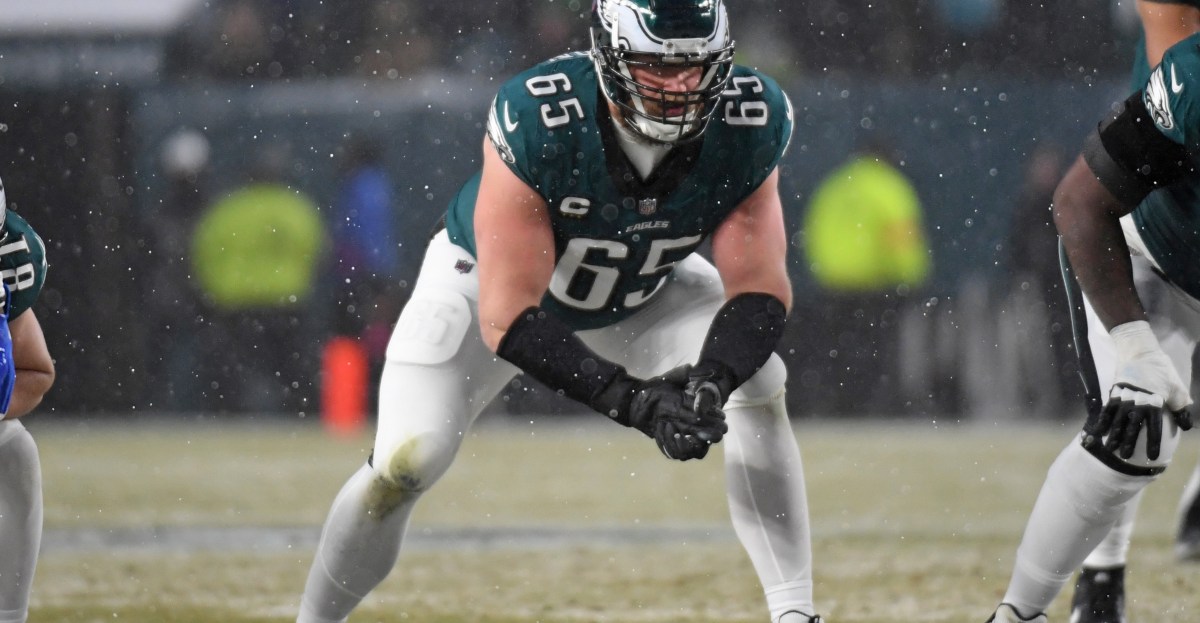 Lane Johnson injury: Eagles right tackle limps off field