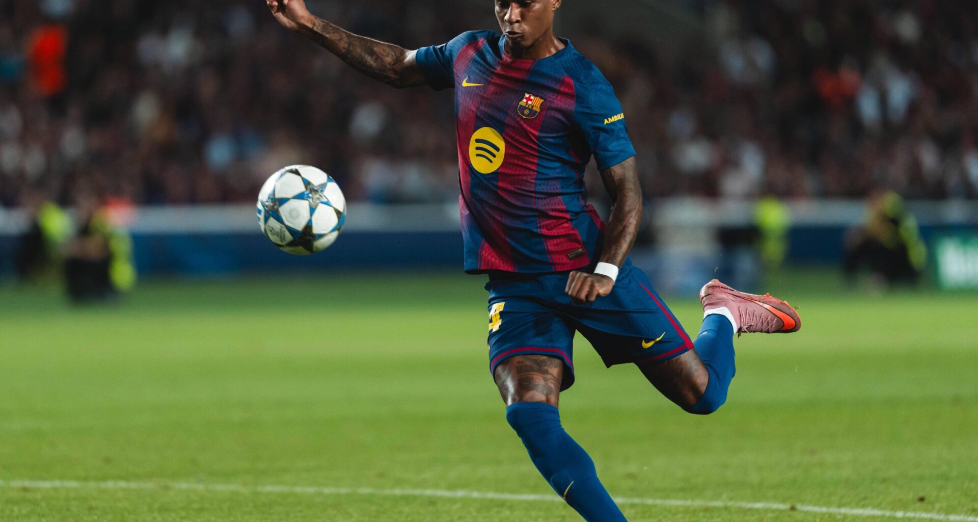 Barcelona plotting move to sign £25.5m Man United star