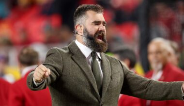 Jason Kelce goes shirtless in belly bucking competition before Eagles game