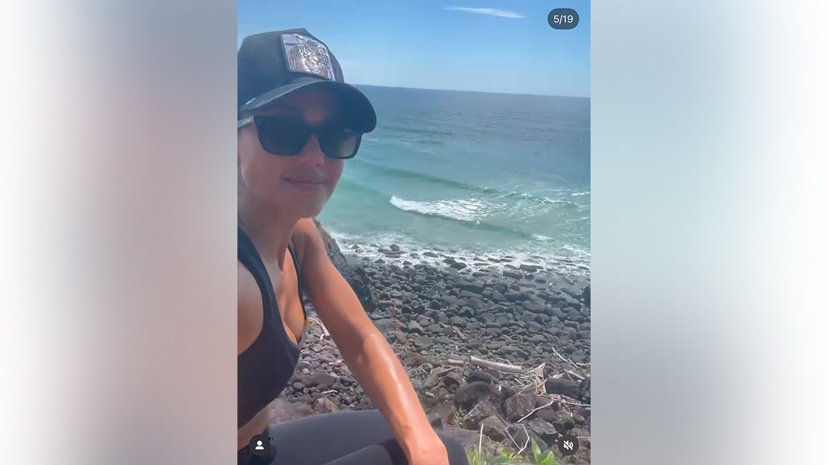 Jessica Alba seen resting by the beach