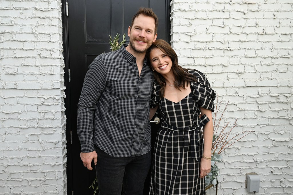 Chris Pratt and Katherine Schwarzenegger posing together.