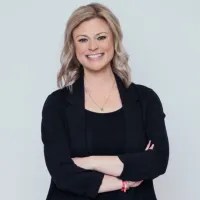 Leigh McNabb 93.3 KIOA Star 102.5 KSTZ Des Moines