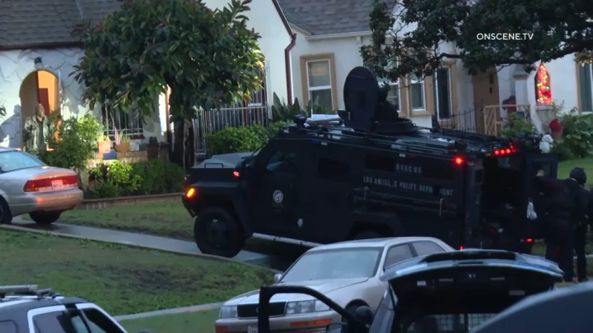 Police shoot a suspect accused of firing gun at LAPD helicopter – NBC Los Angeles