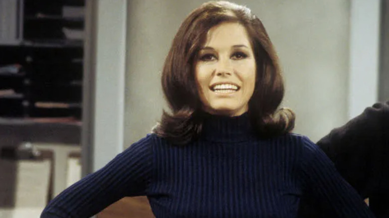 Mary Richards (Mary Tyler Moore) smiles in The Mary Tyler Moore Show