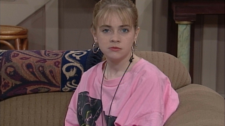 Clarissa Darling (Melissa Joan Hart) gets candid with her audience on Clarissa Explains It All