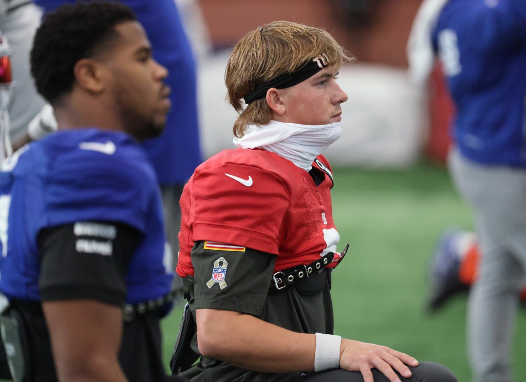 New York Giants quarterback Jaxson Dart (6) practices.