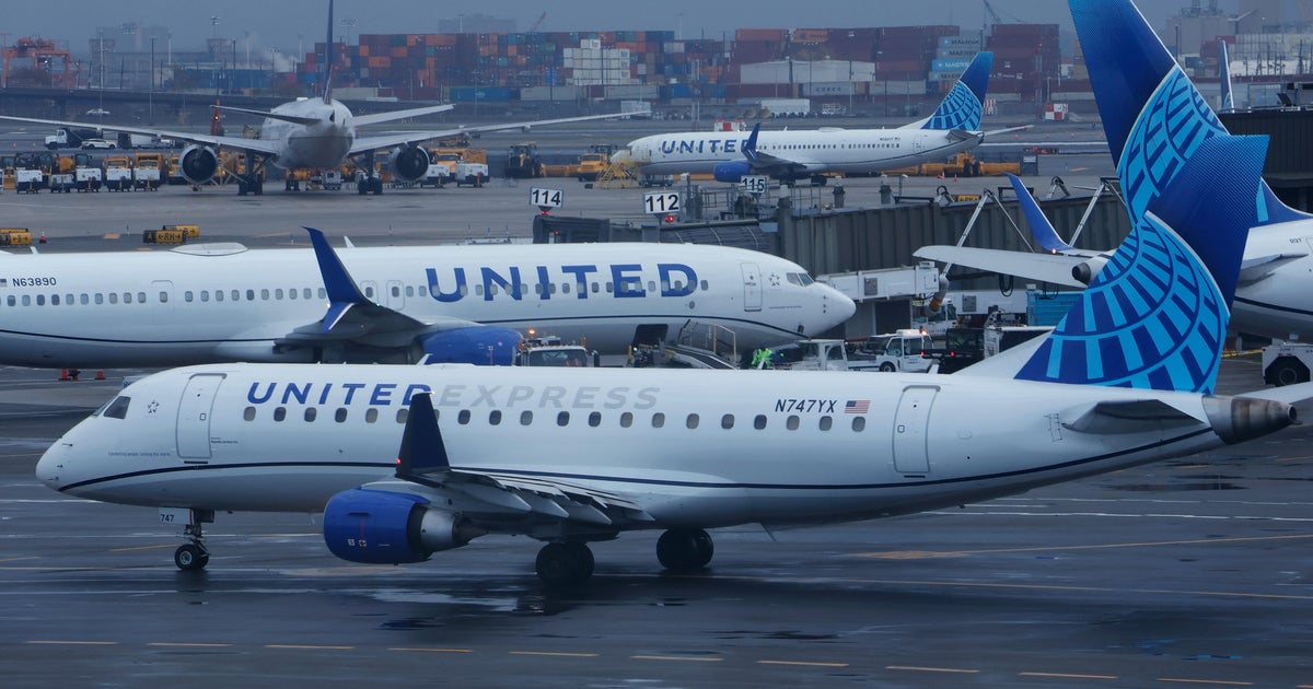 Thanksgiving travel rush hits NYC-area airports, but so far so good. Here's the latest.