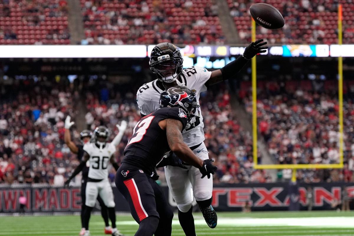 Texans get help from controversial pass interference call