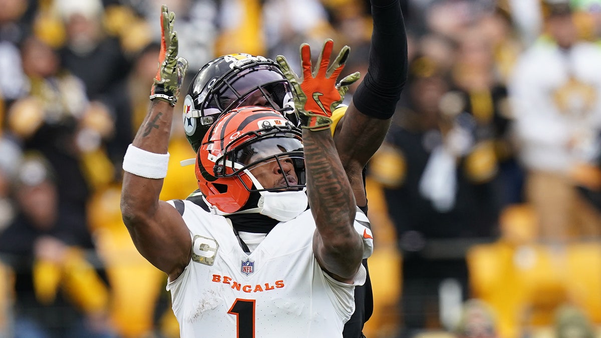 Ja'Marr Chase tries to make a play