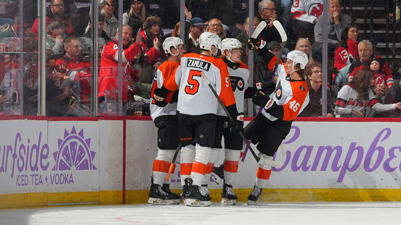 Tippett gets 3 points, Flyers hold off Devils to stay hot