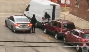 Police issue alert after string of work van thefts on Chicago's North Side