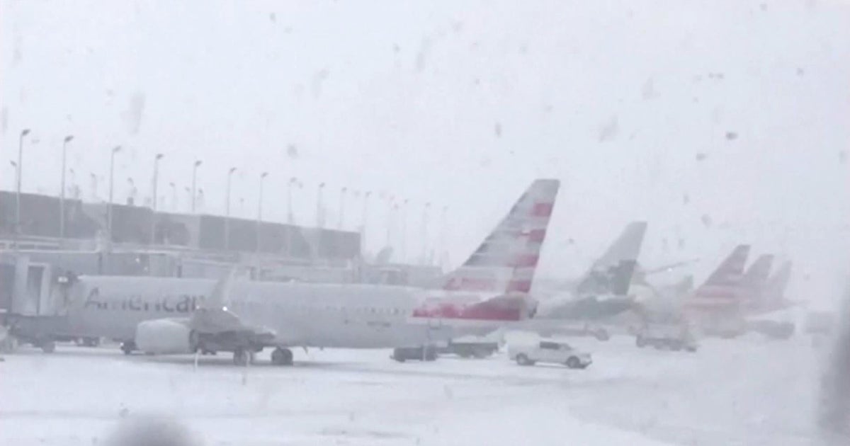 More than 1,400 flights canceled at Chicago airports amid winter storm
