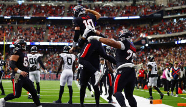 Mills leads stunning Texans comeback win