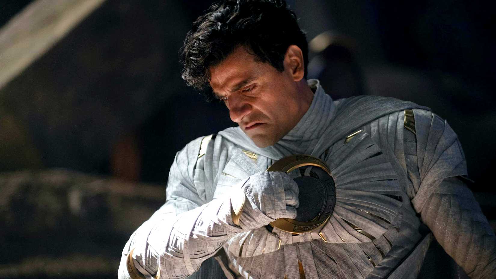 Oscar Isaac's Moon Knight angry and using one of his stars