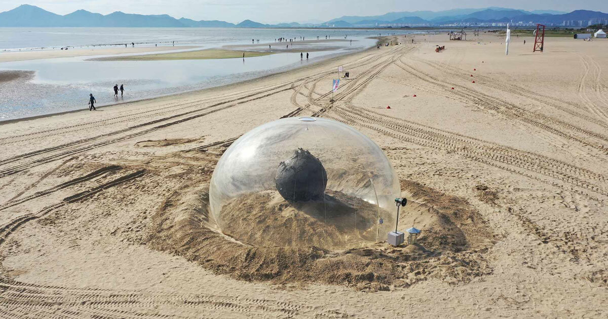 fossil-based balloon wraps kelp core for plastique fantastique's sea sculpture in korea
