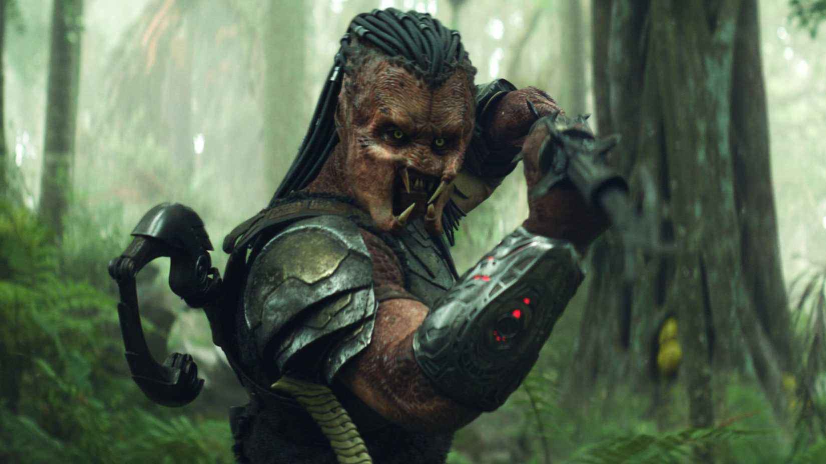 Dek prepares for a fight in Predator: Badlands