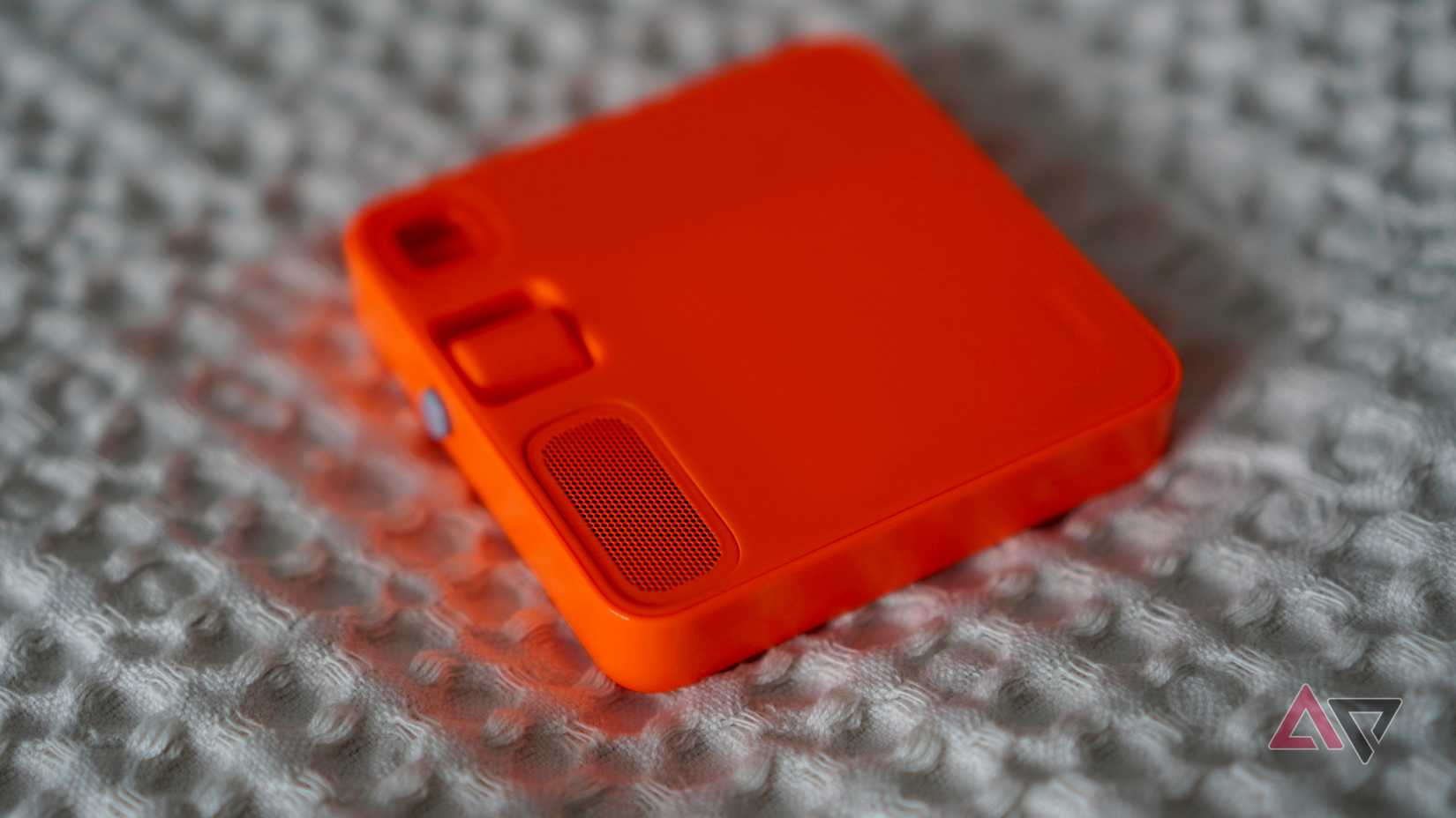 The back of the Rabbit R1