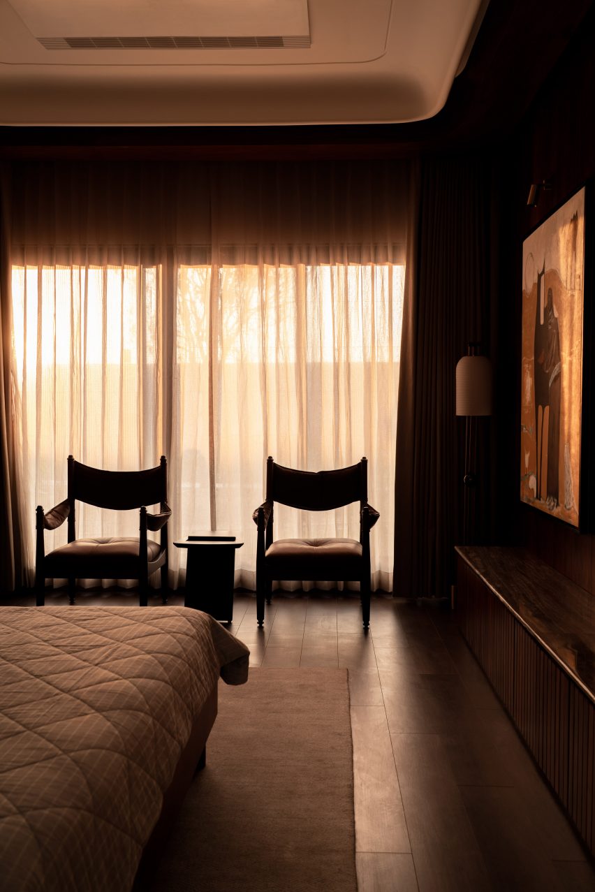 Wooden interior of Indian home by Renesa