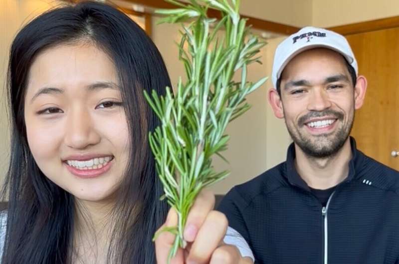 Penn undergraduate student Jiayi Pang (left) and Penn Ph.D. candidate Emmanuel Rapp Reyes (right) found that rosemary can help skin wounds heal without causing scars. Credit: Penn Medicine Researchers reveal rosemary extract in viral skincare trend is worth the hype