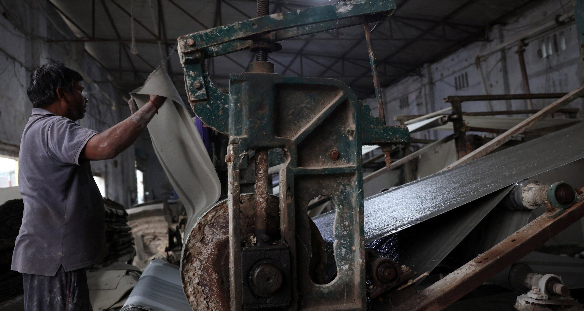 Indian trade unions oppose new labour codes, call for demonstrations | Business and Economy News