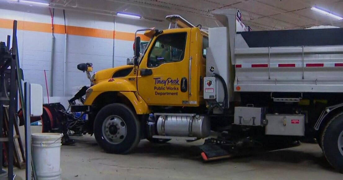 Chicago and suburbs prepare to keep roads clear for holiday weekend travelers as snowstorm approaches
