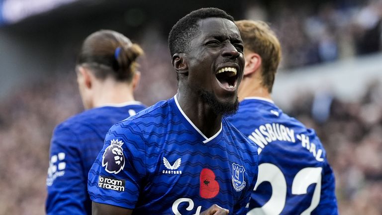 Everton's Idrissa Gueye celebrates scoring the opening goa