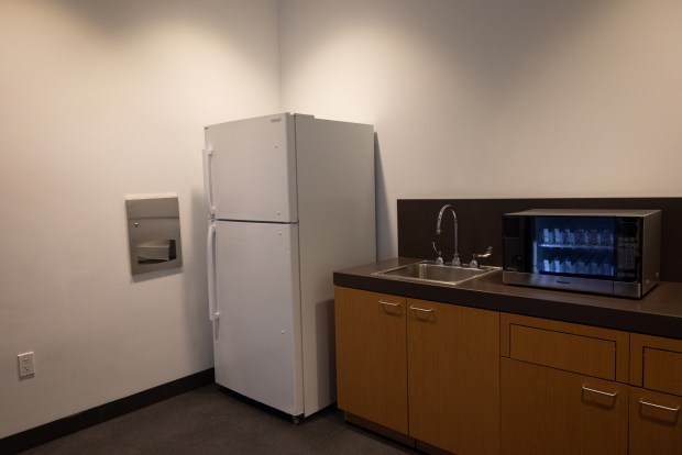 The jury lounge at the San Diego Central Courthouse includes a kitchenette with a fridge and microwave for those who wish to bring a sack lunch. (Ana Ramirez / The San Diego Union-Tribune)