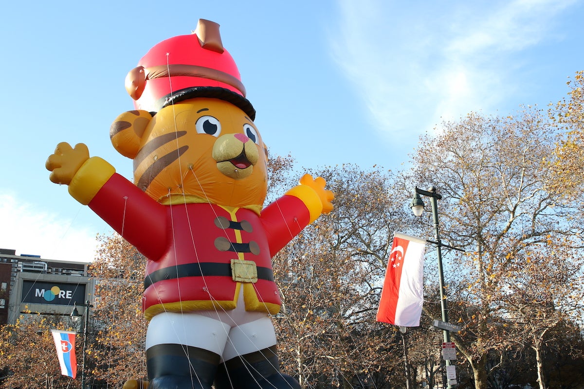 Philadelphia’s Thanksgiving Parade brings thousands to parkway