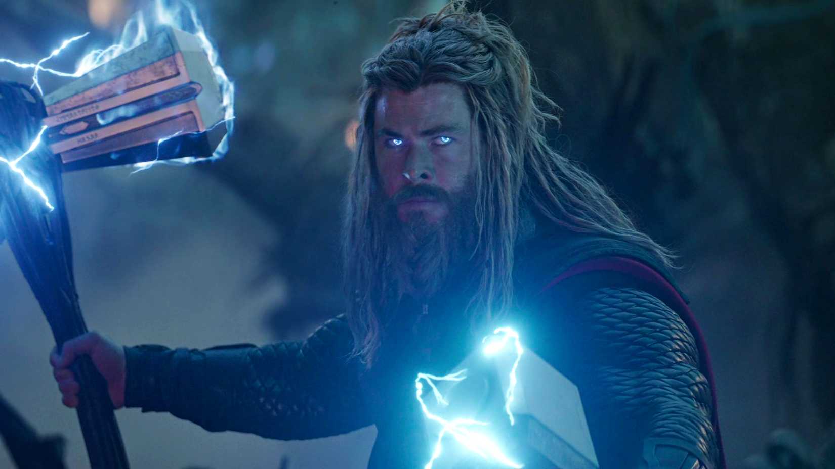 Thor wielding an electrified Stormbreaker and Mjolnir in Avengers Endgame