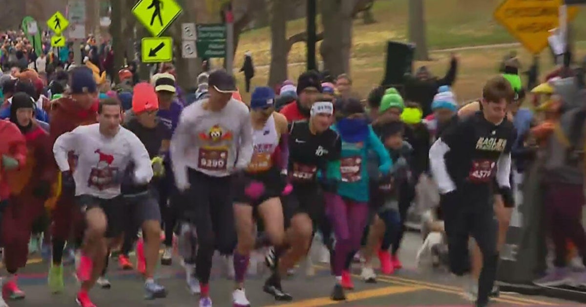 Thousands turn out on Thanksgiving Day for Chicago's Turkey Trot