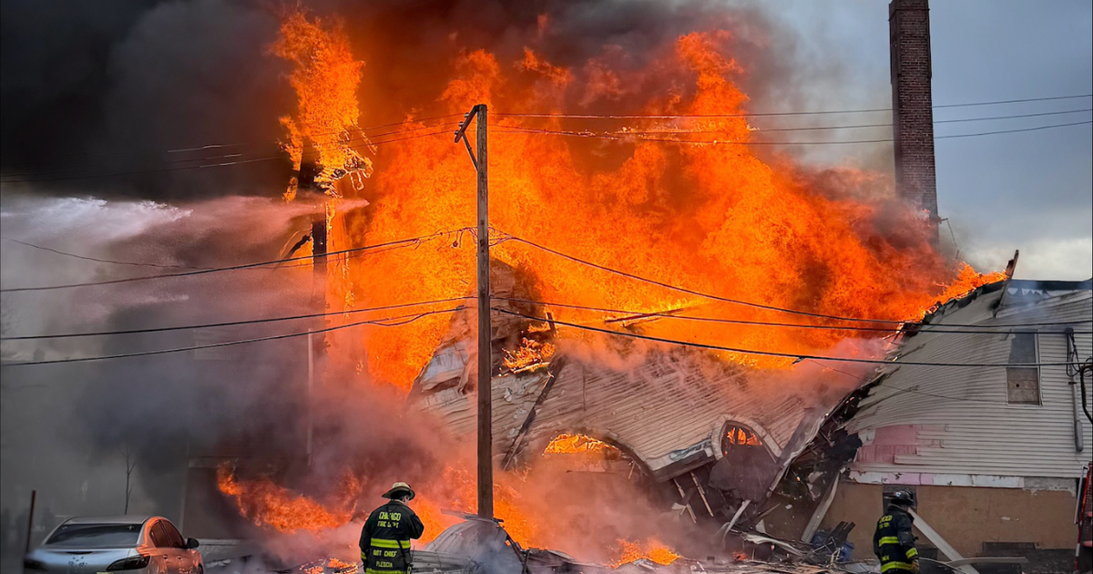 South Side church collapses after catching fire on Thanksgiving Day